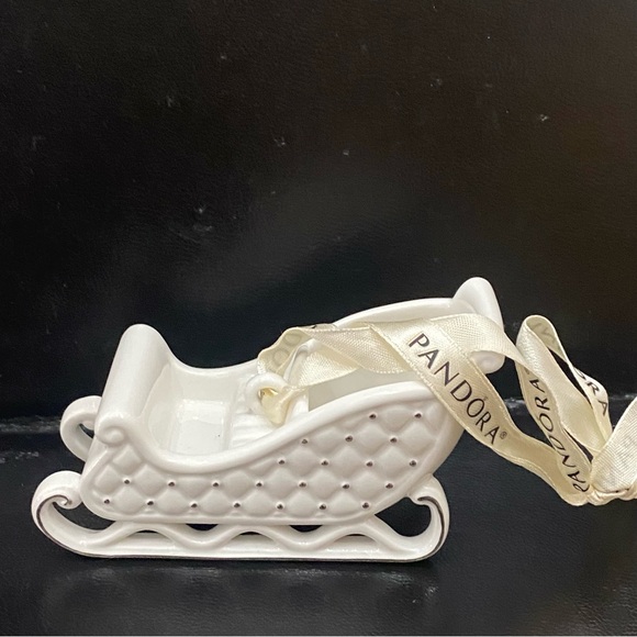 2014 PANDORA Santa’s Sleigh Holiday Christmas Ornament - Picture 7 of 15